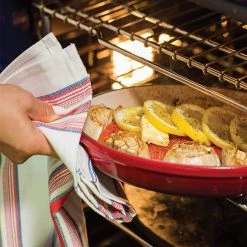 BAKEWARE Le Creuset 3 Qt. Signature Oval Baker - Cerise 14 BAKEWARE Le Creuset 3 Qt. Signature Oval Baker - Cerise