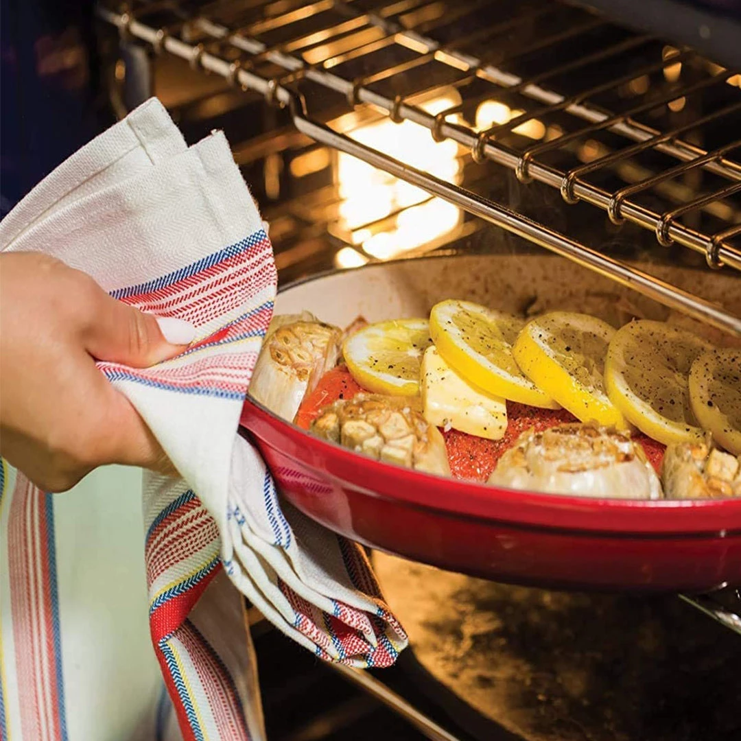 BAKEWARE Le Creuset 3 Qt. Signature Oval Baker - Cerise 8 BAKEWARE Le Creuset 3 Qt. Signature Oval Baker - Cerise