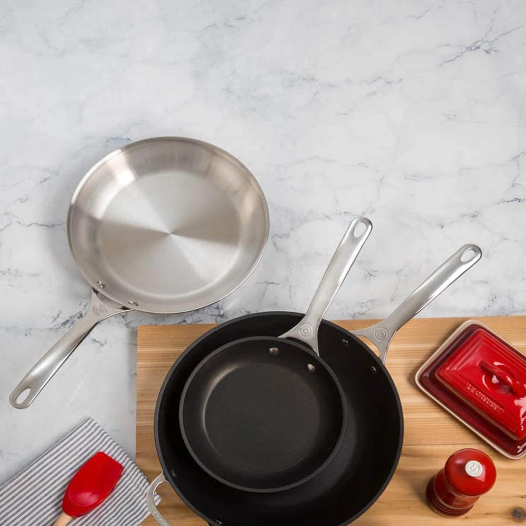 Le Creuset 6.75" X 5" X 3.5" Heritage Butter Dish - Cerise 7 Le Creuset 6.75" X 5" X 3.5" Heritage Butter Dish - Cerise