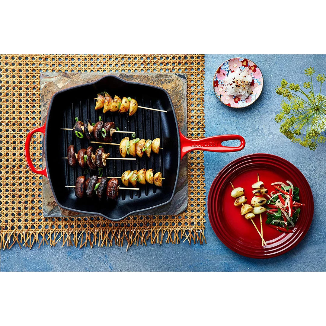 Le Creuset 10.25'' Signature Square Skillet Grill - Cerise 11 Le Creuset 10.25'' Signature Square Skillet Grill - Cerise