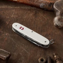 CUTLERY Victorinox Swiss Army Farmer Pocket Knife (Silver Alox Ribbed) , 93mm