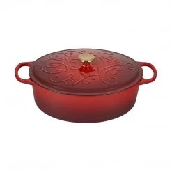 Le Creuset Noel Collection: Signature Oval Dutch Oven - Applique W/ Gold Knob